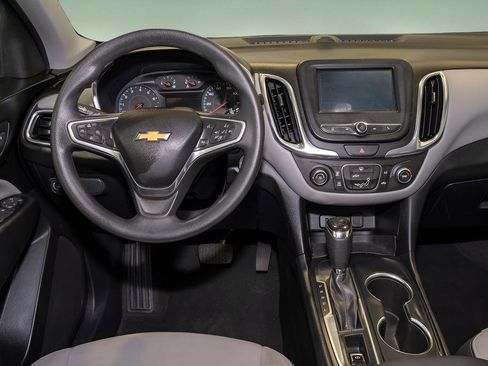 Used 2018 Chevrolet Equinox LS image 2