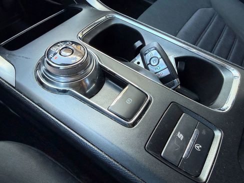 Used 2020 Ford Fusion SE image 25