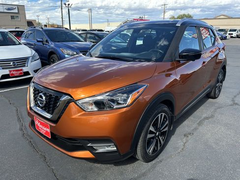 Used 2019 Nissan Kicks SR image 2