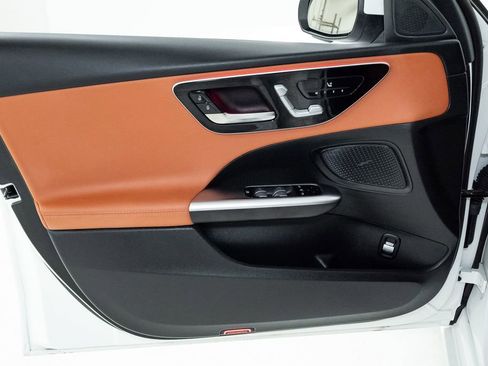 Used 2025 Mercedes-Benz C 300 4MATIC Sedan image 9