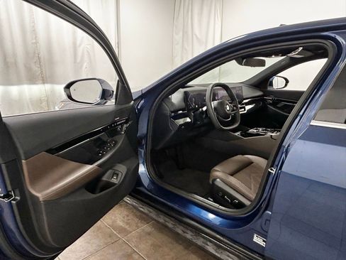 Used 2025 BMW 530i xDrive w/ Premium Package AWD/4WD image 24