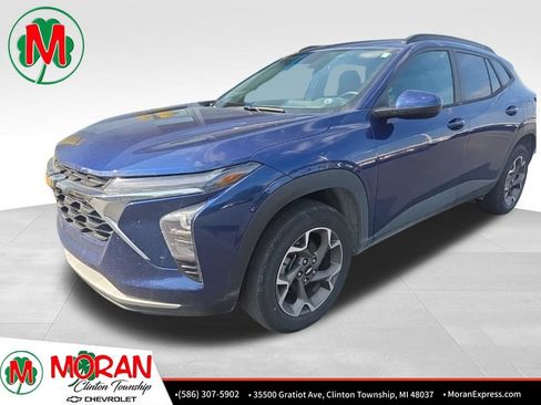 Certified 2024 Chevrolet Trax LT w/ Driver Confidence Package FWD image 1