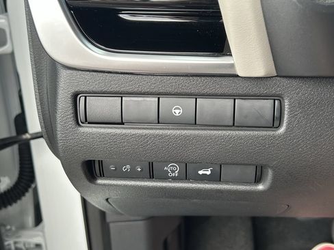 Used 2024 Nissan Rogue SL FWD image 30
