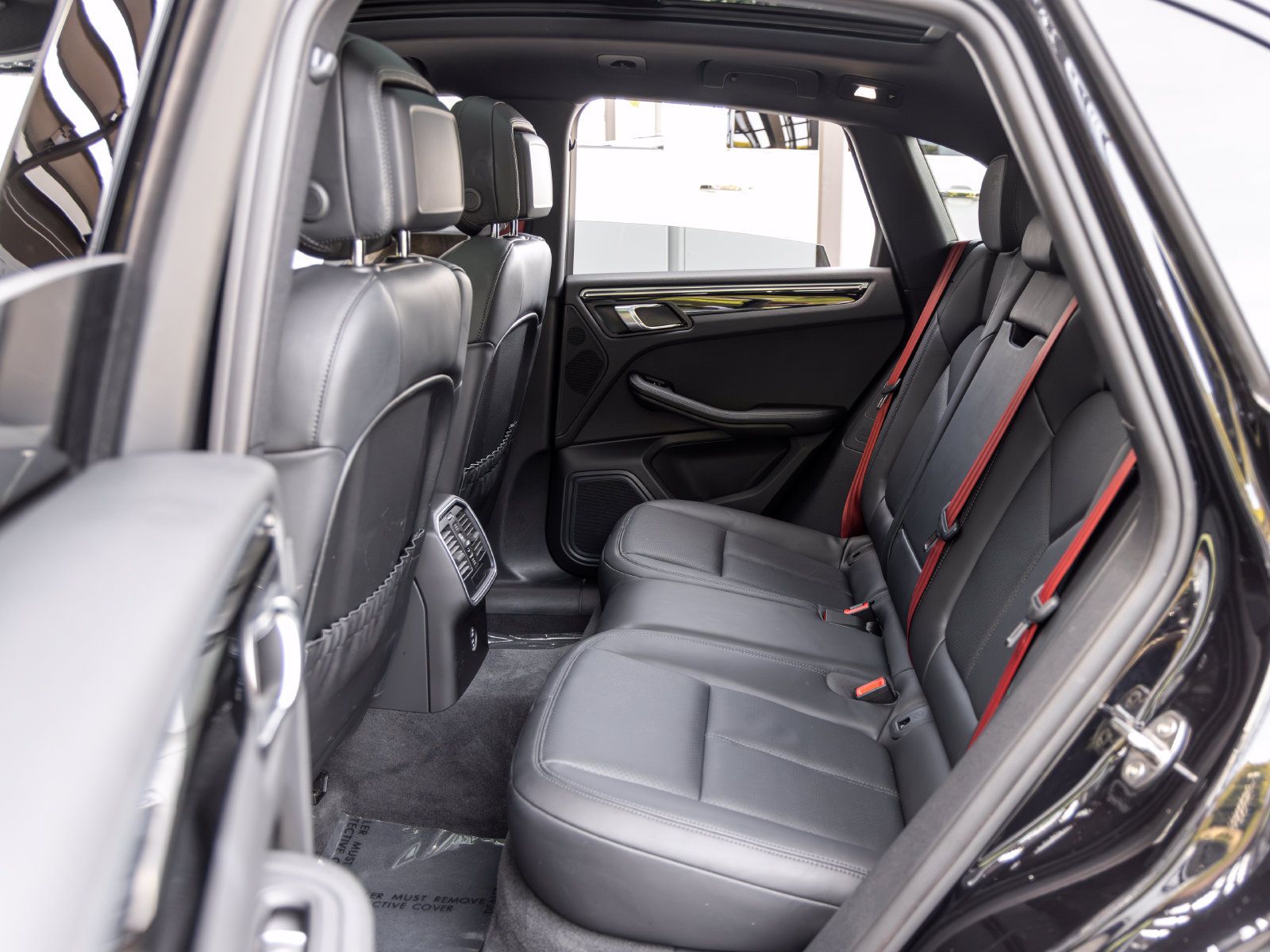 Used 2023 Porsche Macan AWD/4WD image 49