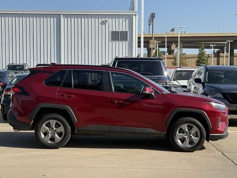 Used 2025 Toyota RAV4 XLE FWD image 3