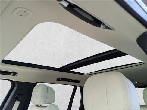 New 2025 Land Rover Range Rover Long Wheelbase SE image 17