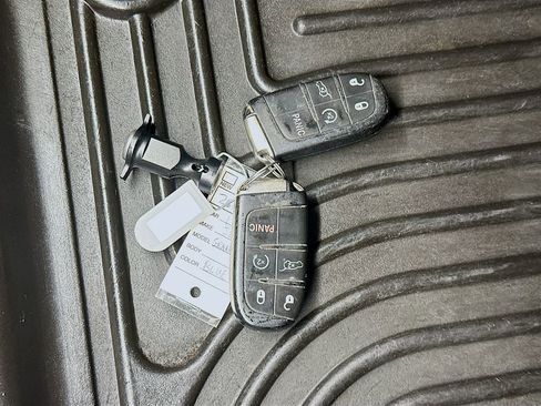 Used 2017 Jeep Grand Cherokee Limited w/ Trailer Tow Group IV image 35