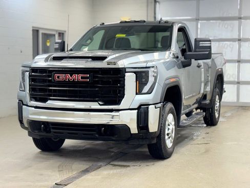 Used 2024 GMC Sierra 3500 Pro AWD/4WD image 3