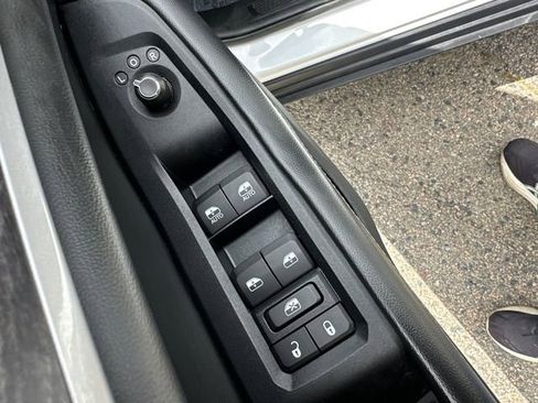 Used 2023 Jeep Grand Cherokee L Limited w/ Black Appearance Package AWD/4WD image 30