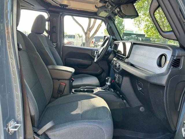 Certified 2025 Jeep Gladiator Sport AWD/4WD image 41