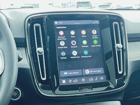 Certified 2023 Volvo XC40 B5 Plus w/ Climate Package AWD/4WD image 18