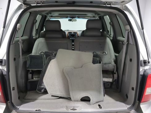 Used 2004 Kia Sedona LX FWD image 4