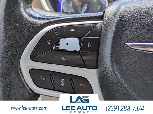 Used 2019 Chrysler Pacifica Touring-L FWD image 22