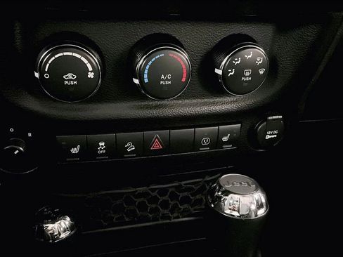 Used 2017 Jeep Wrangler Unlimited Sahara w/ Dual Top Group AWD/4WD image 14