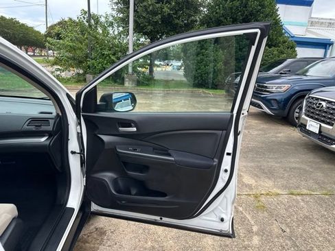 Used 2015 Honda CR-V LX image 24