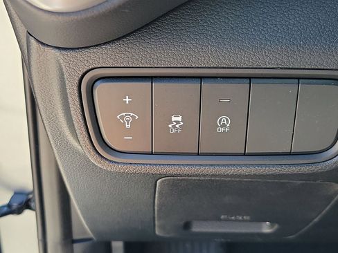 Used 2025 Kia Soul LX w/ LX Technology Package FWD image 29