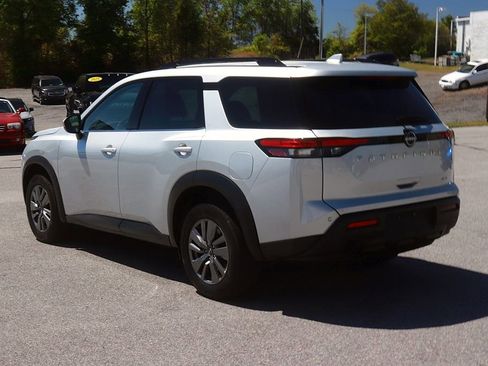 Used 2025 Nissan Pathfinder SV AWD/4WD image 5
