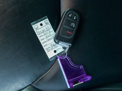 Used 2017 Jeep Cherokee Limited image 56