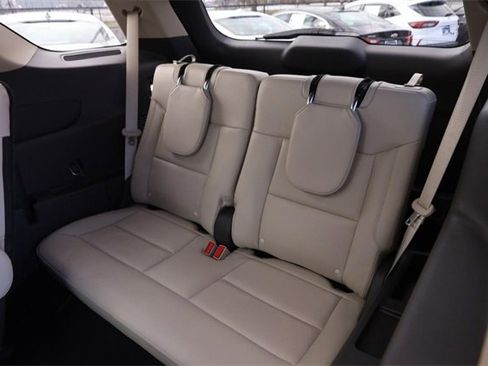 Used 2020 Ford Explorer Platinum w/ Premium Technology Package image 12