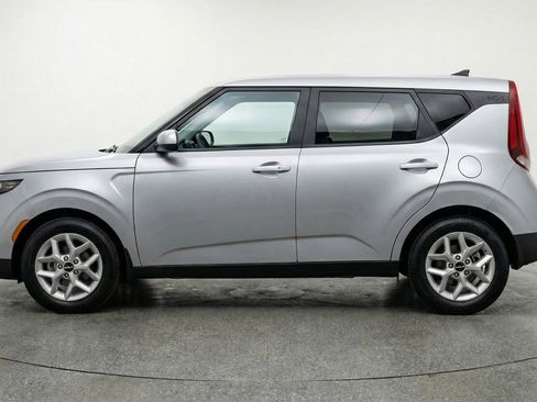 Used 2025 Kia Soul LX w/ LX Technology Package FWD image 5