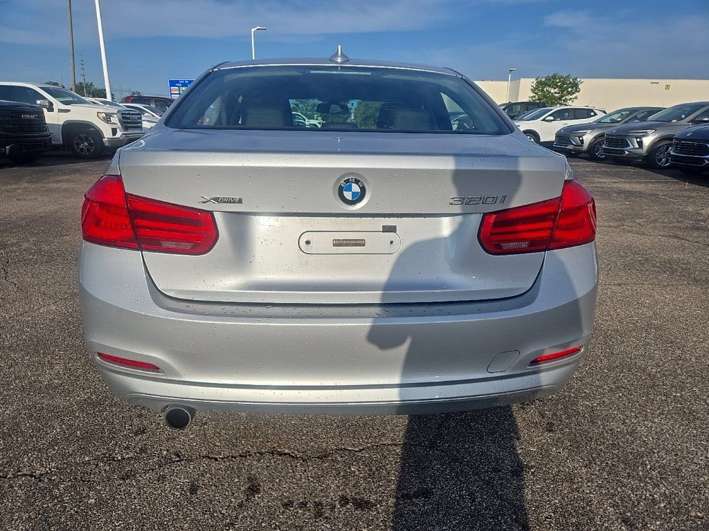 Used 2016 BMW 320i xDrive Sedan AWD/4WD image 4