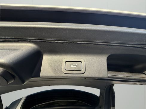 Used 2017 Jaguar F-PACE S image 28