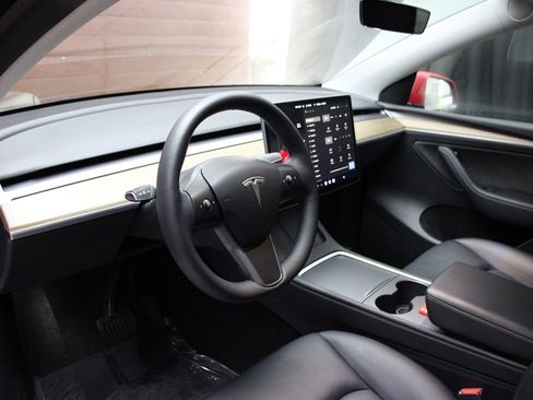 Used 2023 Tesla Model Y Long Range image 18