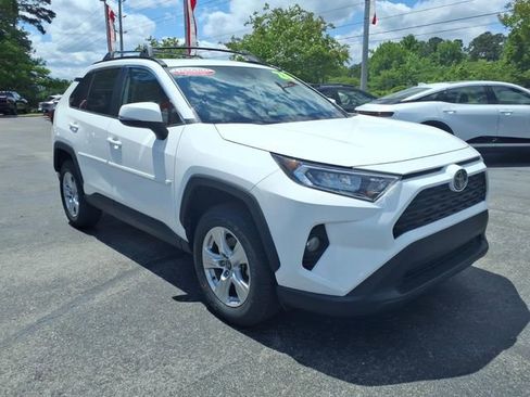 Used 2020 Toyota RAV4 XLE w/ Convenience Package FWD image 1