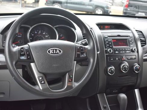 Used 2012 Kia Sorento LX image 17