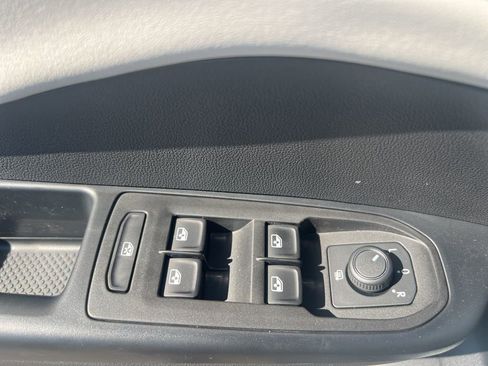 New 2025 Volkswagen Taos SE image 17