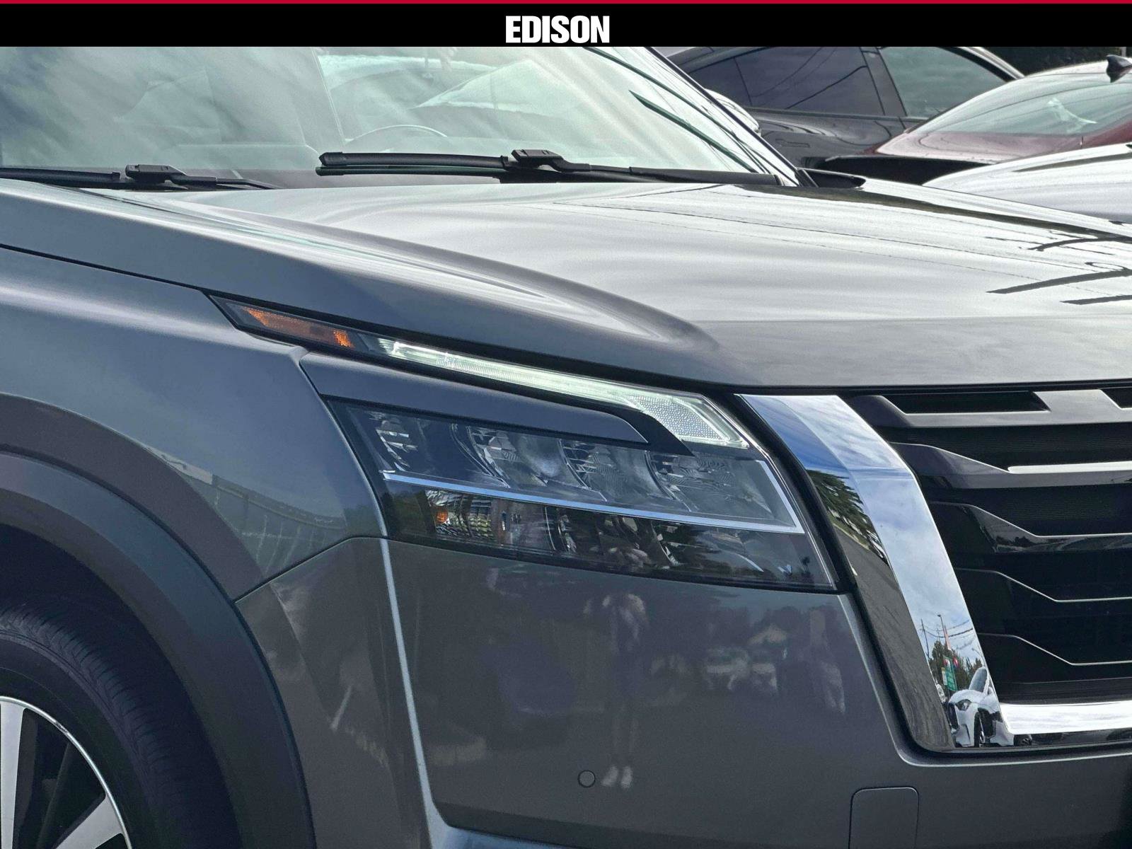 Used 2022 Nissan Pathfinder Platinum w/ Cargo Package AWD/4WD image 7