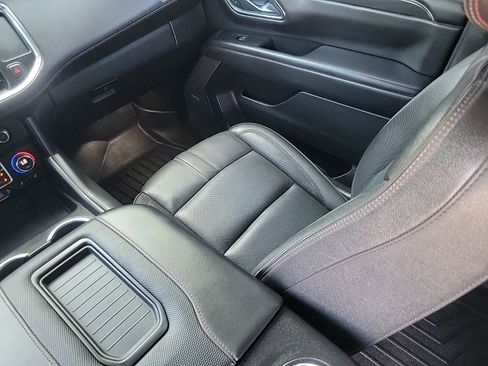 Used 2024 Chevrolet Suburban RST w/ Luxury Package RWD image 18