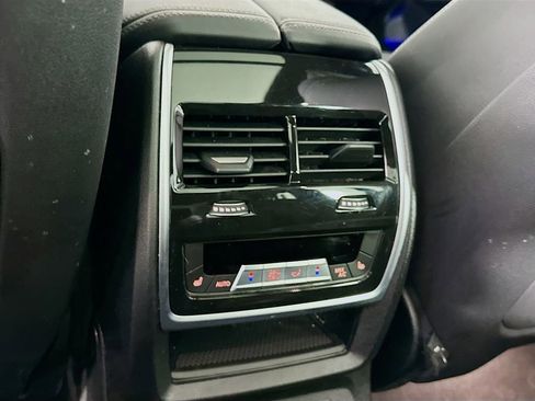 Used 2024 BMW X7 xDrive40i w/ Premium Package image 32