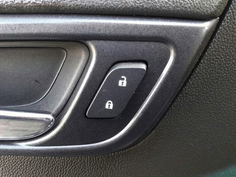 Used 2015 GMC Yukon XL SLT image 17