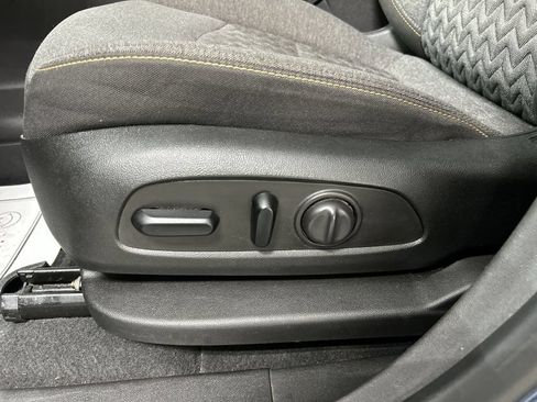 Used 2024 Chevrolet Equinox LT w/ LPO, Floor Liner Package FWD image 10