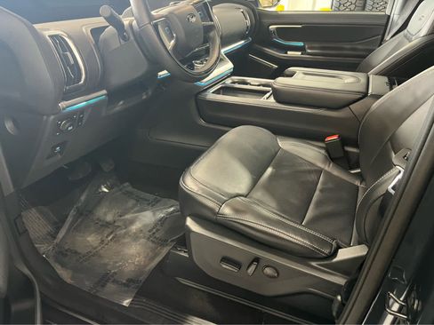 Used 2025 Ford Expedition Platinum w/ Stealth Performance Package image 18