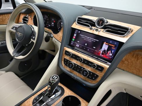 Certified 2025 Bentley Bentayga Extended Wheelbase image 24