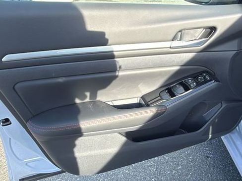 New 2025 Nissan Altima 2.5 SR image 19