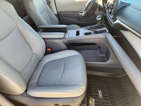Used 2023 Toyota Sienna XLE image 18