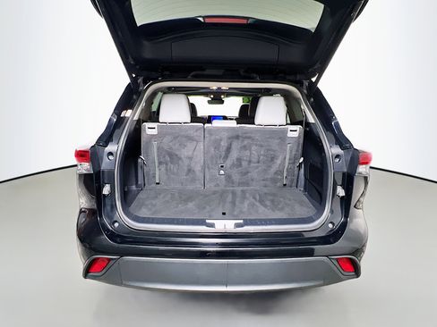 Used 2024 Toyota Highlander XLE image 34