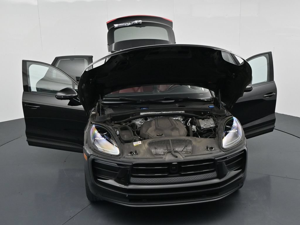 Certified 2023 Porsche Macan AWD/4WD image 18