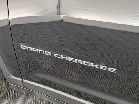 Used 2023 Jeep Grand Cherokee Limited image 11