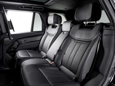 Used 2025 Land Rover Range Rover SV AWD/4WD image 23