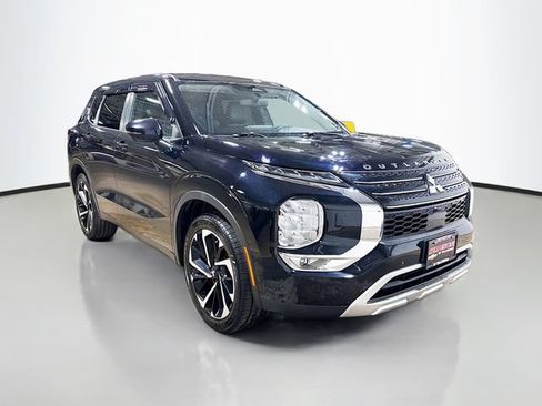 Used 2022 Mitsubishi Outlander SE AWD/4WD image 3