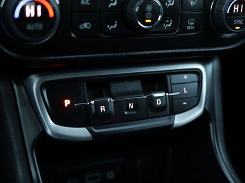 Used 2024 GMC Terrain SLE w/ Driver Convenience Package image 17