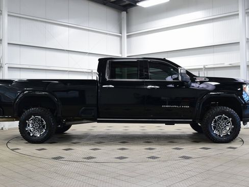 Used 2022 GMC Sierra 3500 Denali w/ Denali Ultimate Package image 8