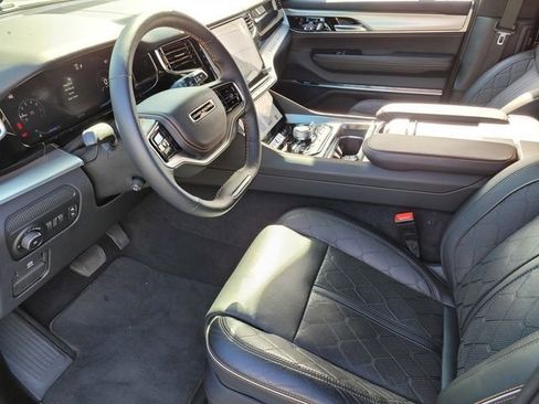 New 2023 Jeep Grand Wagoneer Series III AWD/4WD image 12
