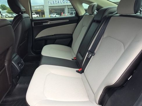 Used 2019 Ford Fusion SE w/ Equipment Group 151A FWD image 10
