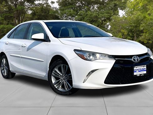 Used 2017 Toyota Camry image 1