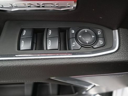 Used 2024 GMC Sierra 1500 Denali w/ Technology Package AWD/4WD image 11